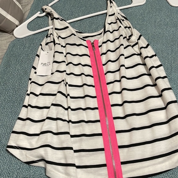 New: tank top - Picture 2 of 3